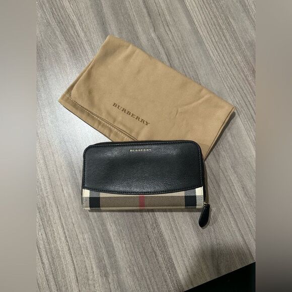 Burberry Elmore Black Leather Check Zip Around Wallet - Picture 3 of 10